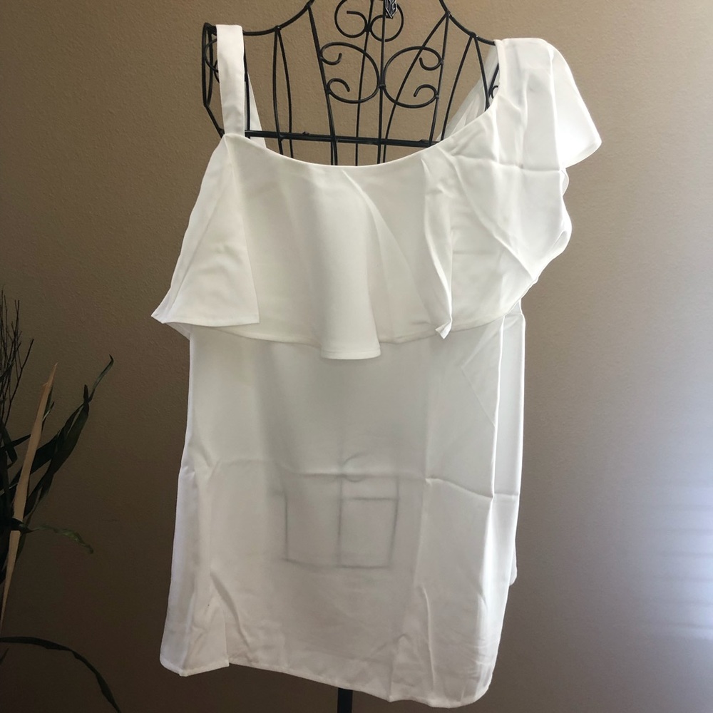 Beautiful Ruffled Top - Picture 2 of 4